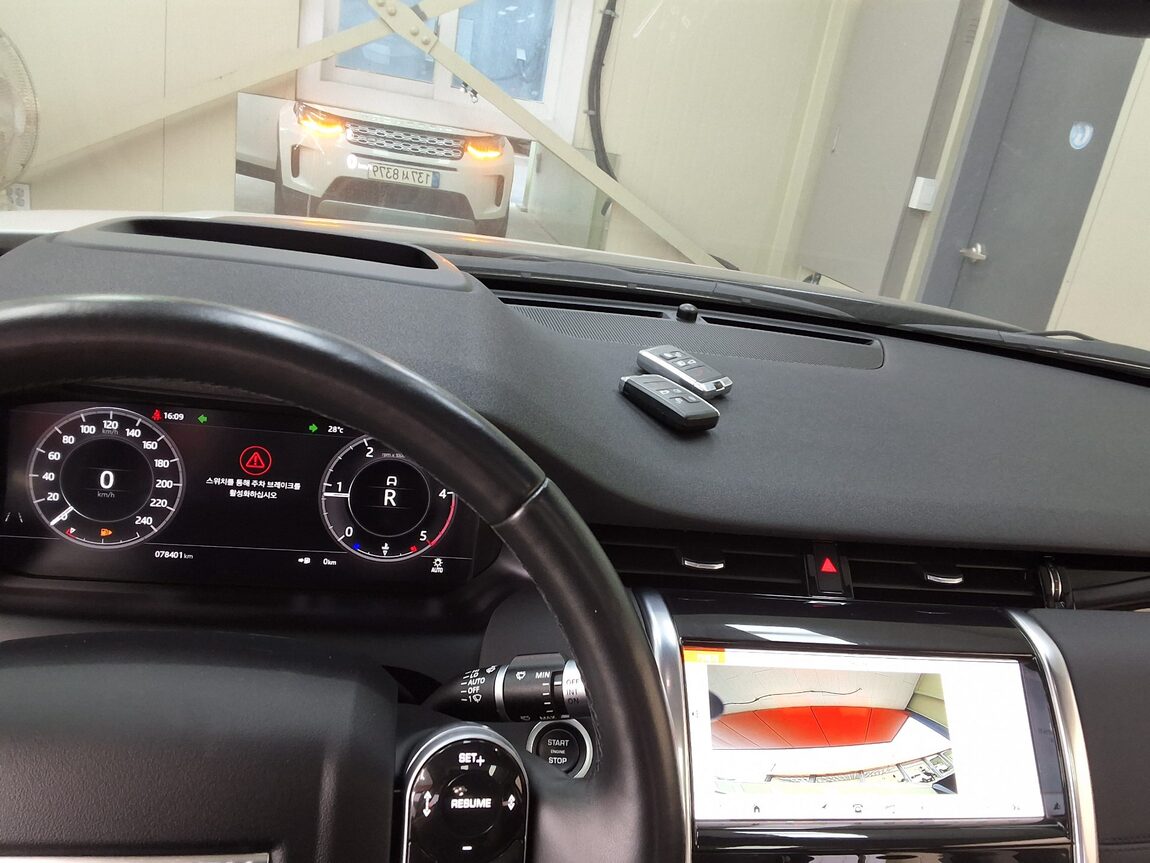 LAND ROVER DISCOVERY SPORT 2.0 D180 SE 2020 - zdjęcie 25