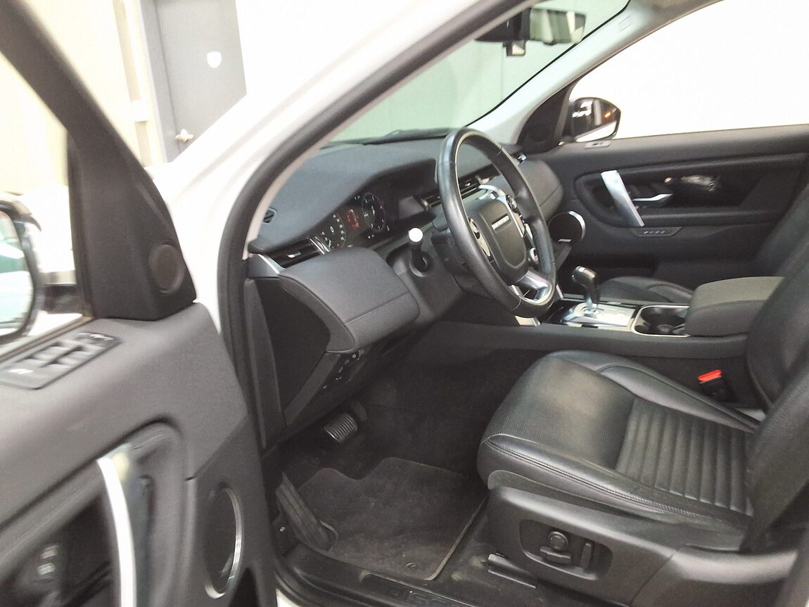 LAND ROVER DISCOVERY SPORT 2.0 D180 SE 2020 - zdjęcie 11