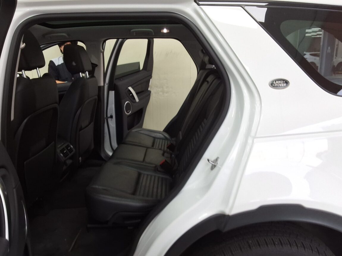 LAND ROVER DISCOVERY SPORT 2.0 D180 SE 2020 - zdjęcie 13