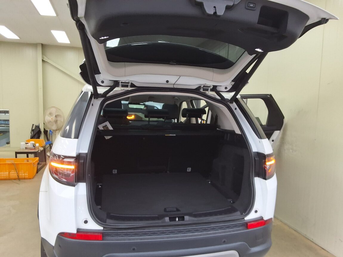 LAND ROVER DISCOVERY SPORT 2.0 D180 SE 2020 - zdjęcie 16