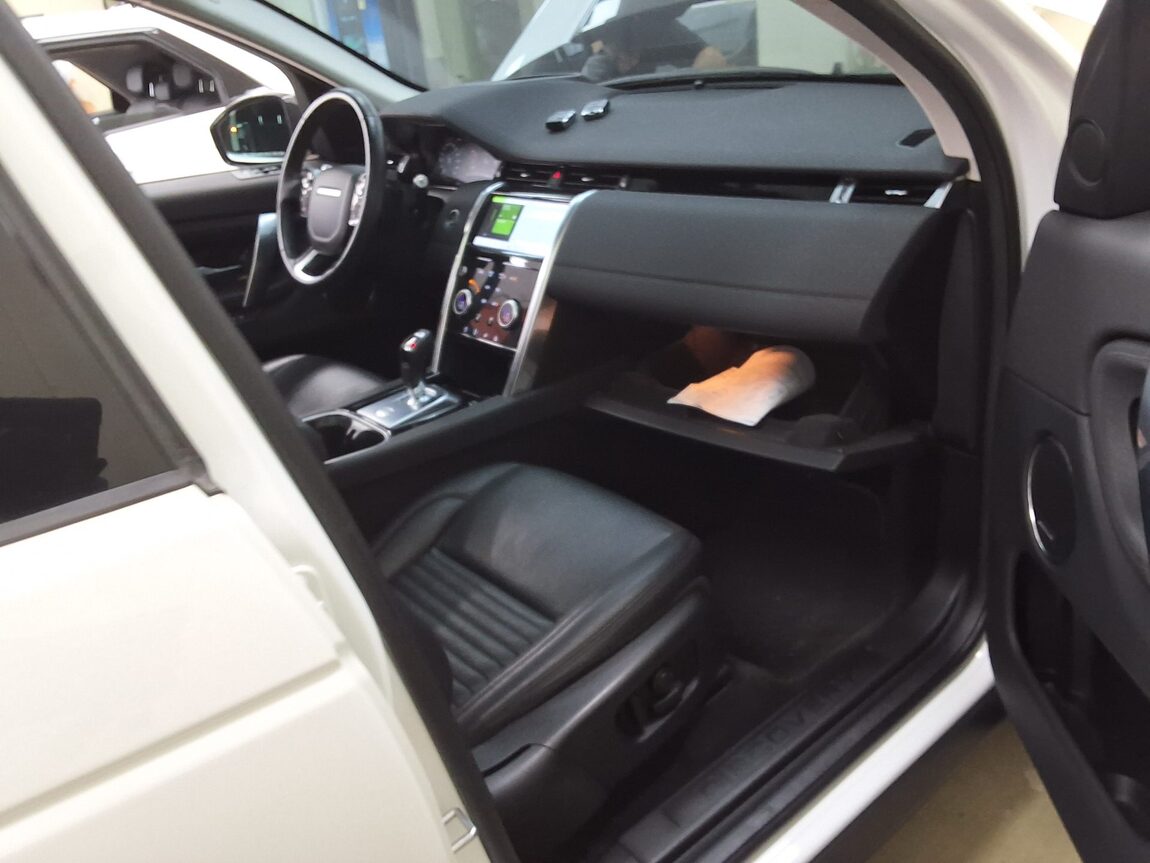 LAND ROVER DISCOVERY SPORT 2.0 D180 SE 2020 - zdjęcie 15