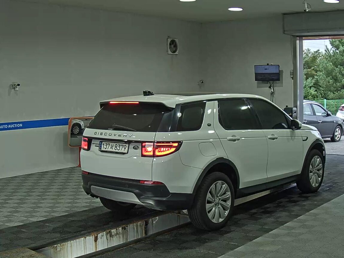 LAND ROVER DISCOVERY SPORT 2.0 D180 SE 2020 - zdjęcie 5