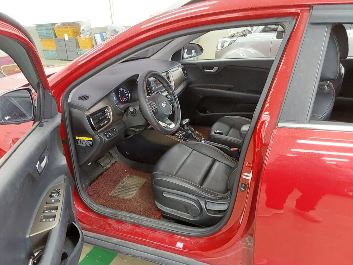 KIA STONIC 1.4 GASOLINE TRENDY 2018 - zdjęcie 10