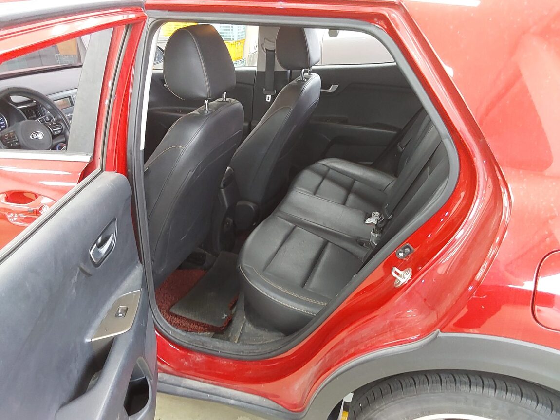 KIA STONIC 1.4 GASOLINE TRENDY 2018 - zdjęcie 12