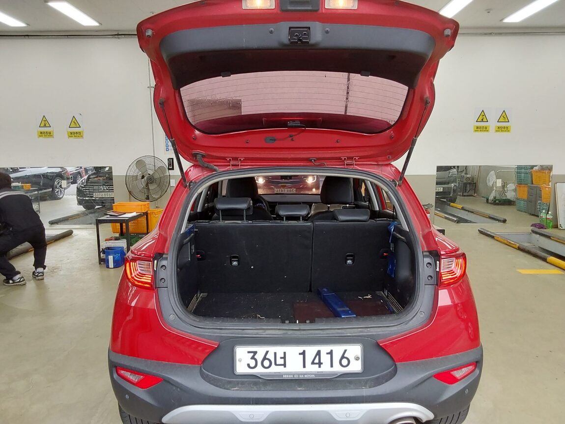 KIA STONIC 1.4 GASOLINE TRENDY 2018 - zdjęcie 15