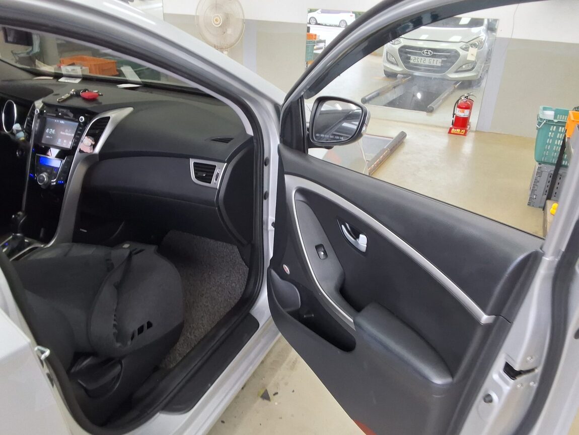 HYUNDAI THE NEW i30 1.6 VGT PYL 2015 - zdjęcie 14