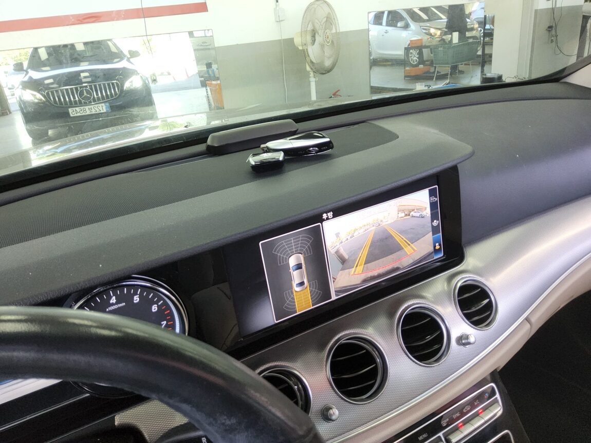 MERCEDES-BENZ E-CLASS (5TH GEN) E300 AVANTGARDE 2019 - zdjęcie 17
