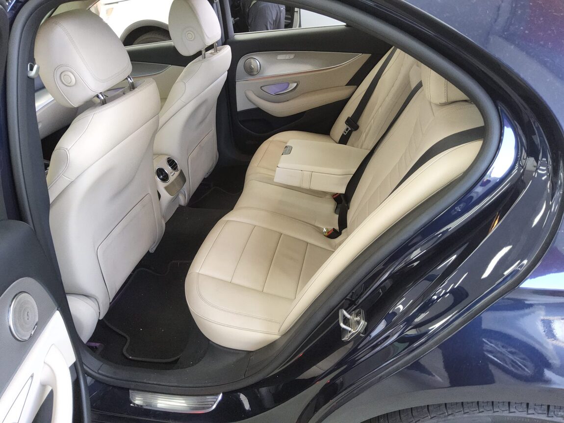 MERCEDES-BENZ E-CLASS (5TH GEN) E300 AVANTGARDE 2019 - zdjęcie 12