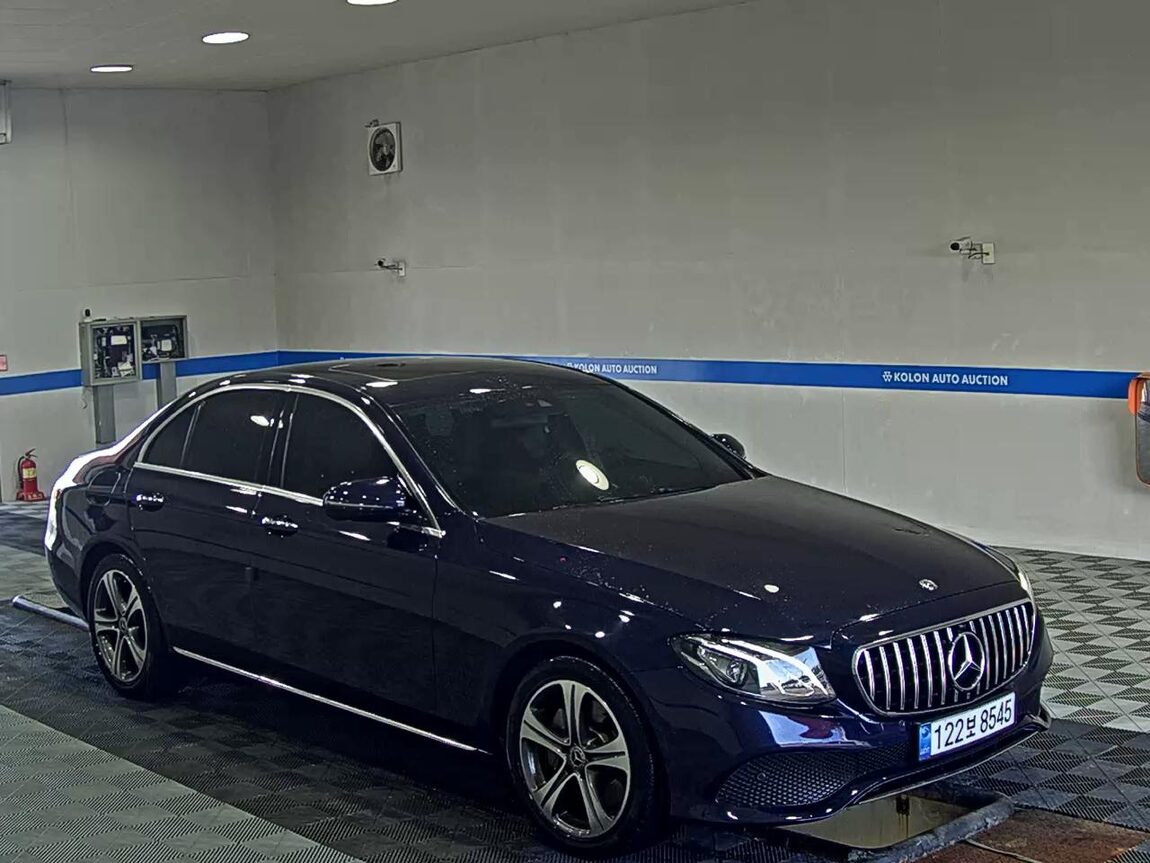 MERCEDES-BENZ E-CLASS (5TH GEN) E300 AVANTGARDE 2019 - zdjęcie 3