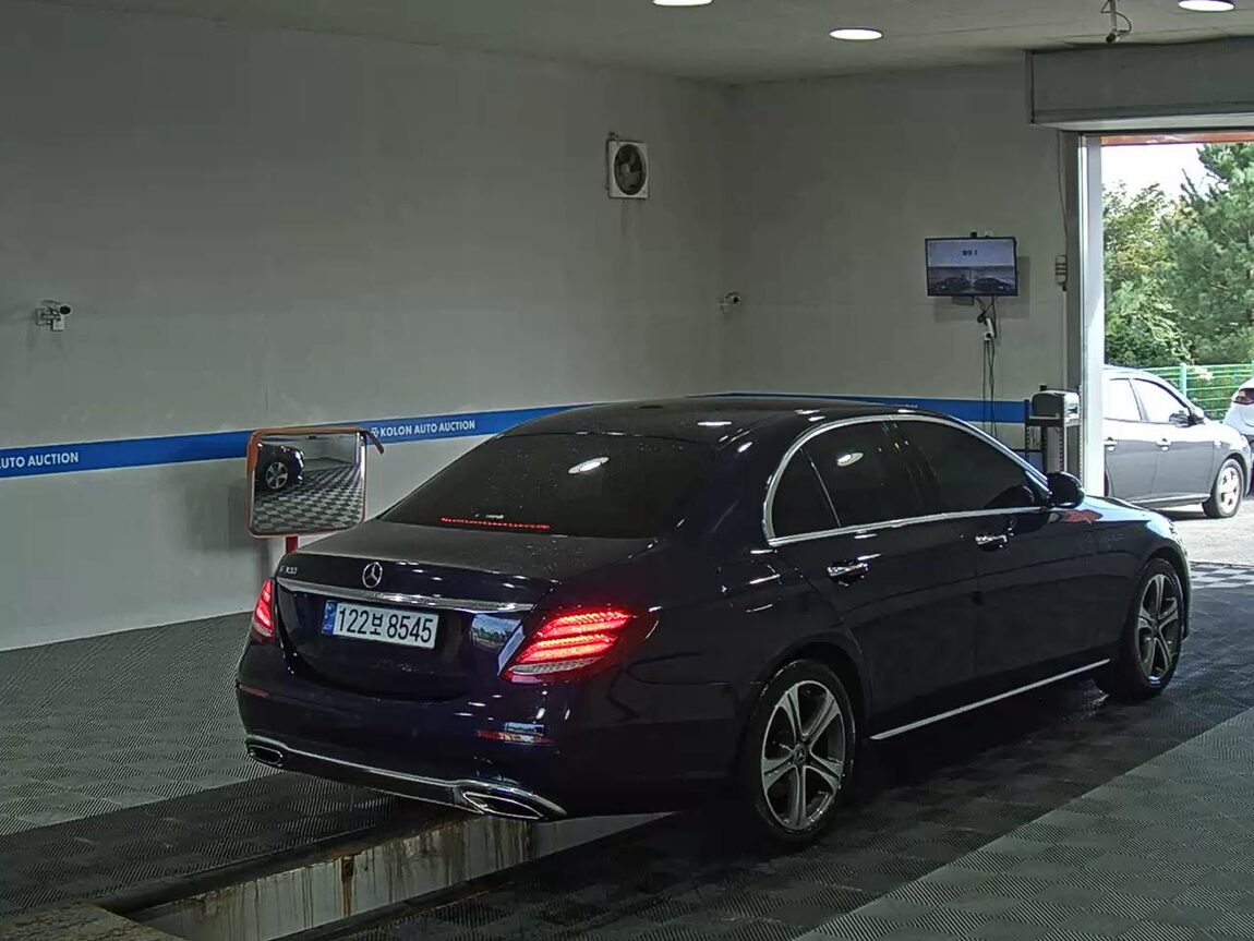 MERCEDES-BENZ E-CLASS (5TH GEN) E300 AVANTGARDE 2019 - zdjęcie 5
