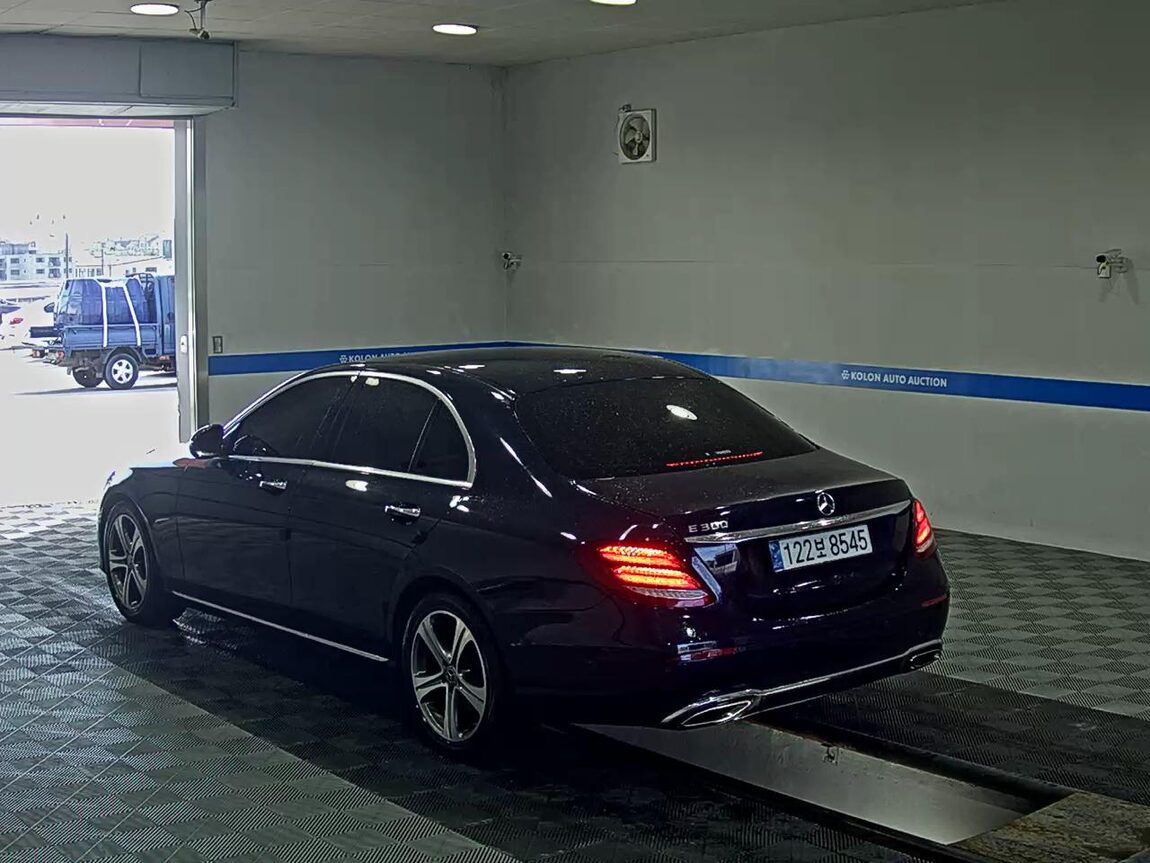 MERCEDES-BENZ E-CLASS (5TH GEN) E300 AVANTGARDE 2019 - zdjęcie 6