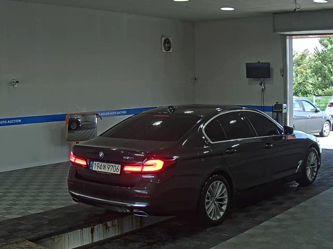 BMW 5 SERIES (7TH GEN) 530i LUXURY 2022 - zdjęcie 5