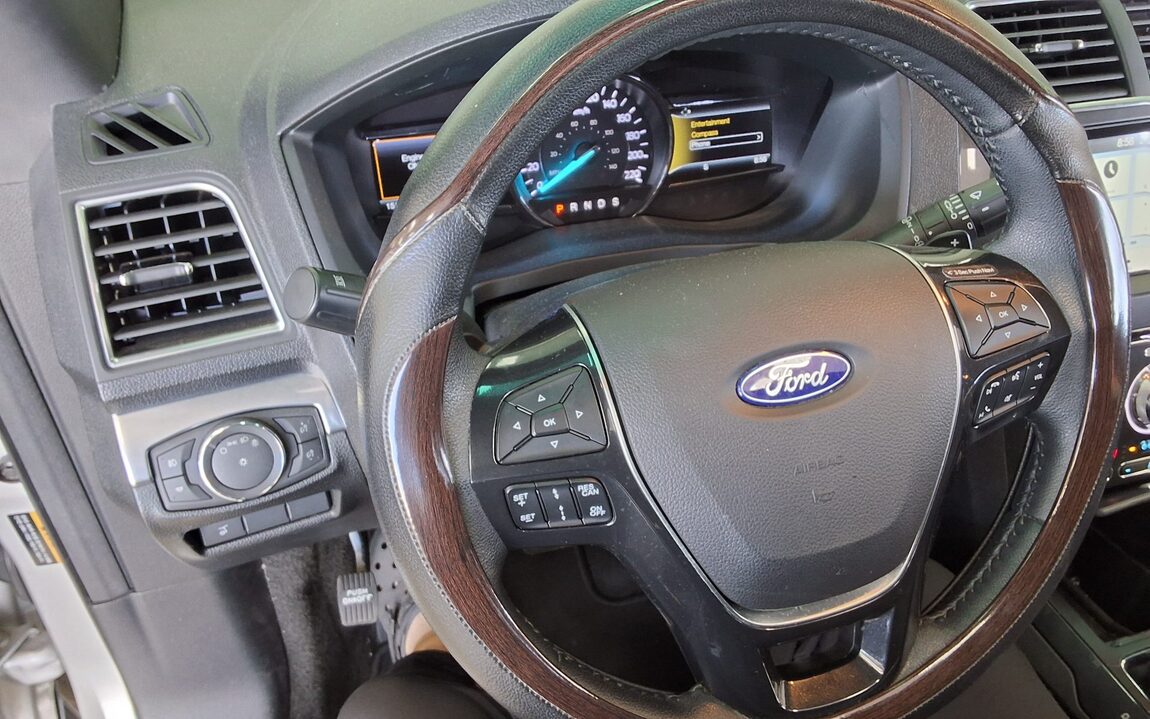 FORD EXPLORER (5TH GEN) 2.3 AWD LIMITED 2017 - zdjęcie 17