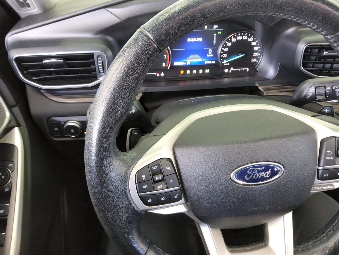 FORD EXPLORER (6TH GEN) 2.3 AWD LIMITED 2020 - zdjęcie 17