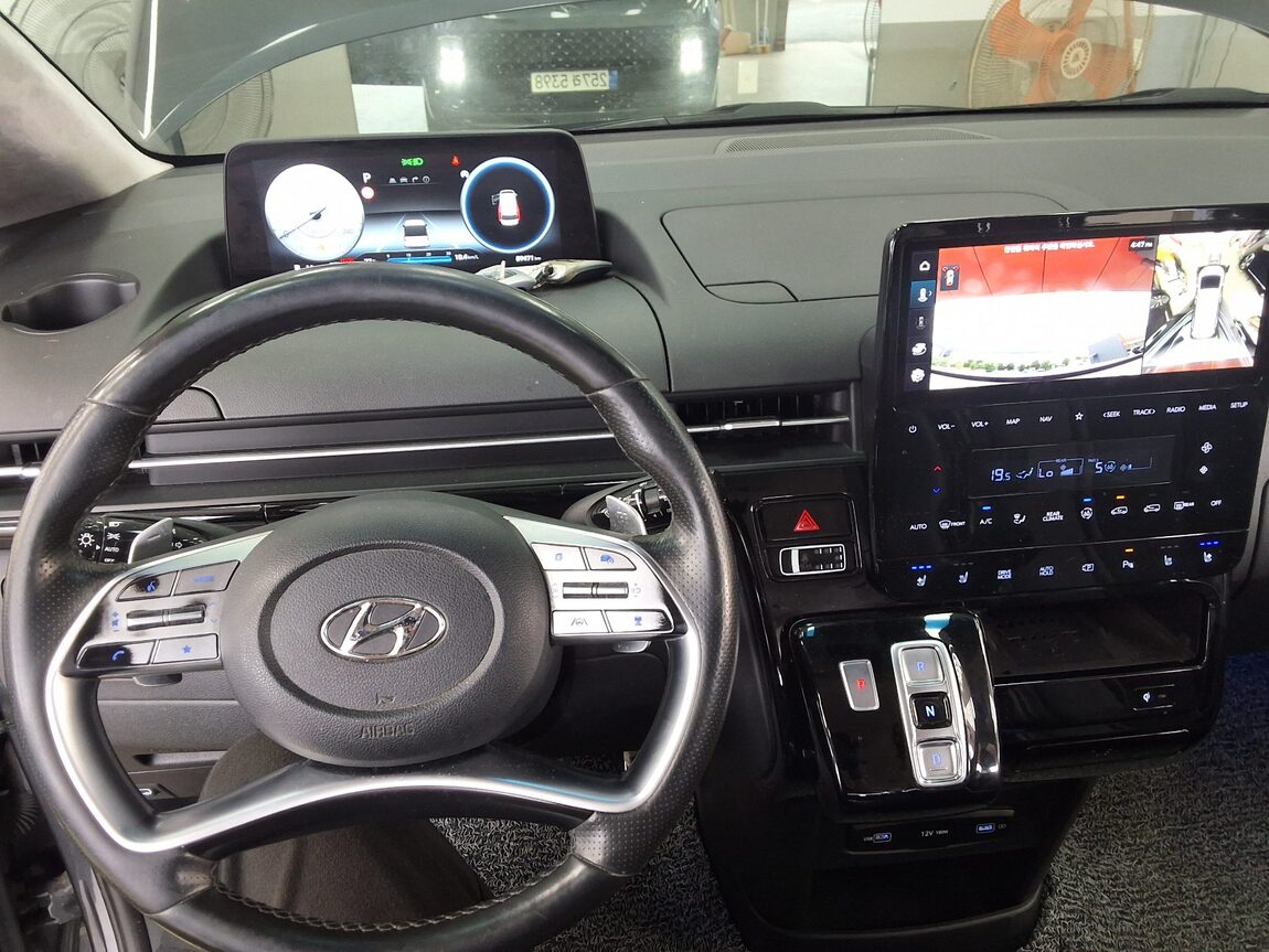 HYUNDAI STARIA 2.2 DIESEL LOUNGE 9-SEATER 2WD INSPIRATION 2022 - zdjęcie 18
