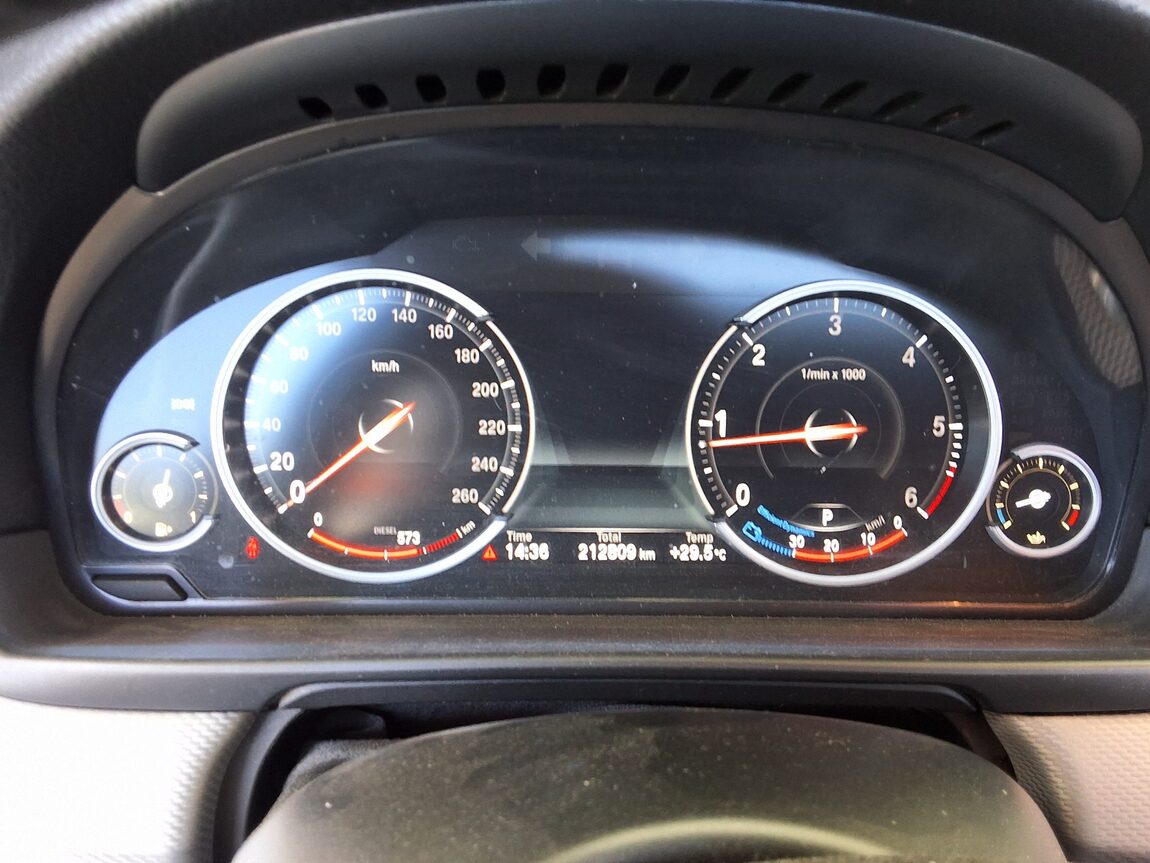 BMW 5 SERIES (6TH GEN) 520d M SPORT 2013 - zdjęcie 9