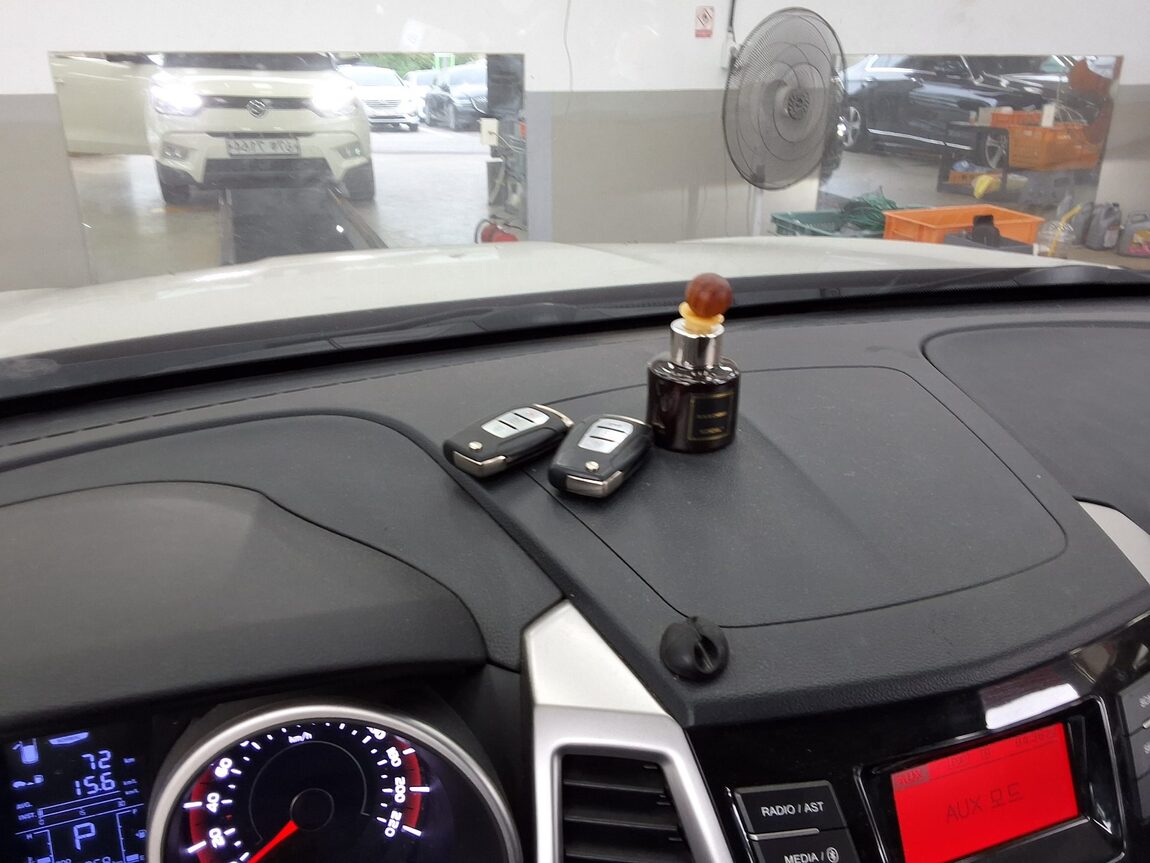 KG MOBILITY (SSANGYONG) TIVOLI GASOLINE 2WD VX 2015 - zdjęcie 18