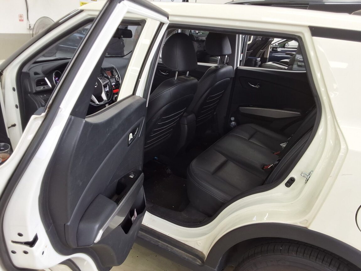 KG MOBILITY (SSANGYONG) TIVOLI GASOLINE 2WD VX 2015 - zdjęcie 12