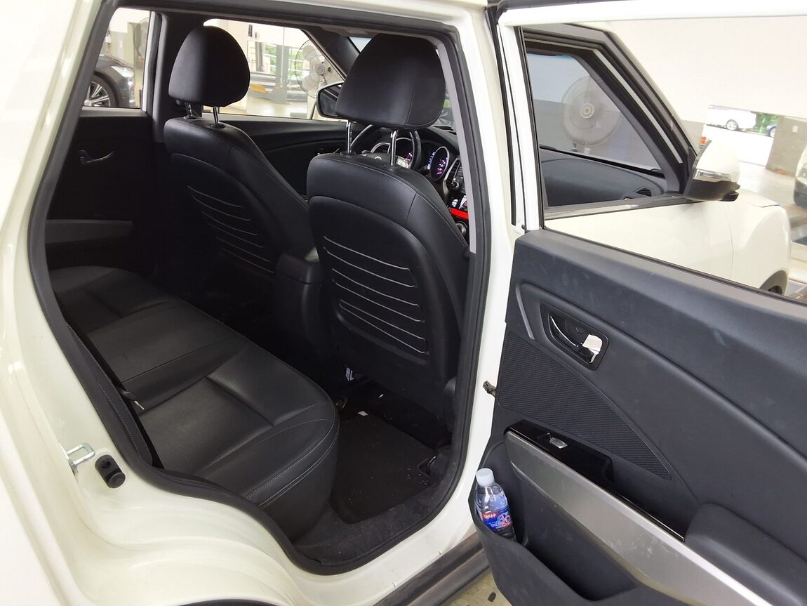 KG MOBILITY (SSANGYONG) TIVOLI GASOLINE 2WD VX 2015 - zdjęcie 13