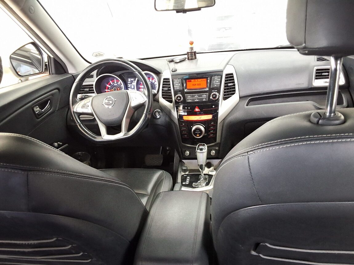 KG MOBILITY (SSANGYONG) TIVOLI GASOLINE 2WD VX 2015 - zdjęcie 11