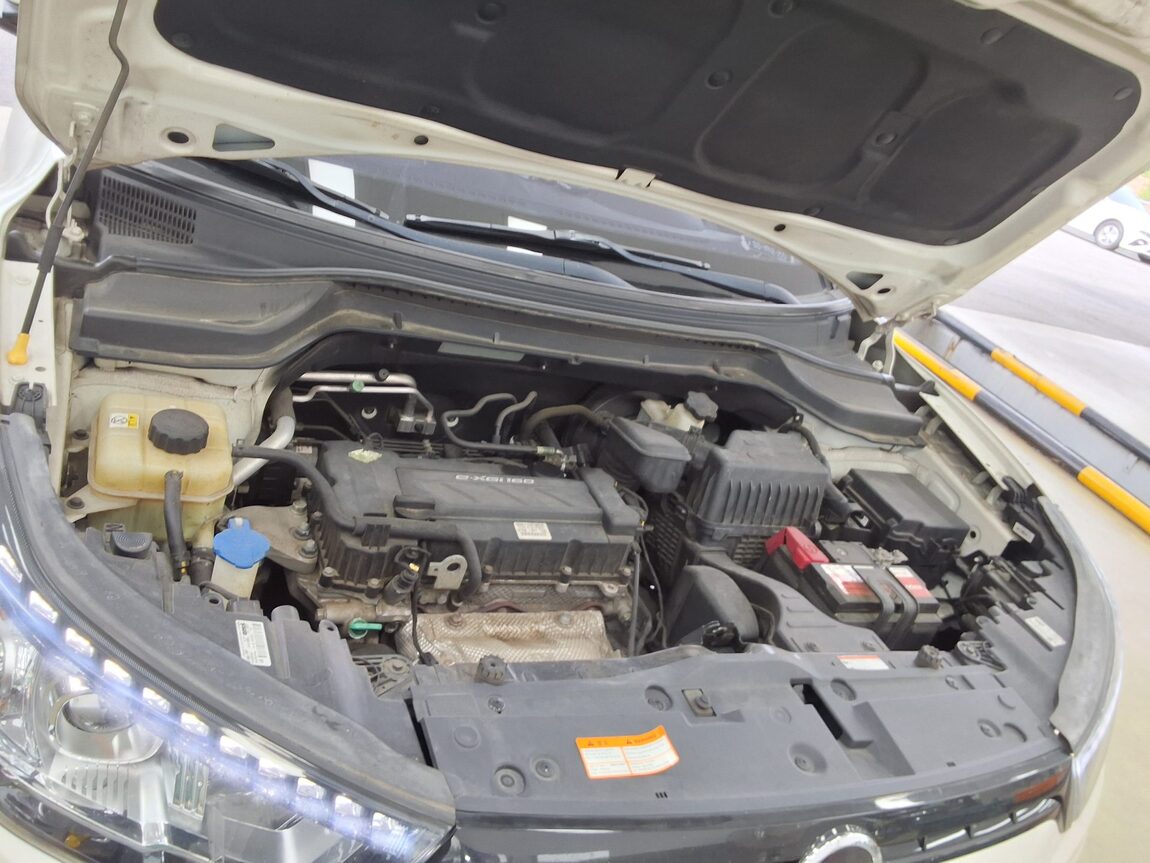 KG MOBILITY (SSANGYONG) TIVOLI GASOLINE 2WD VX 2015 - zdjęcie 19