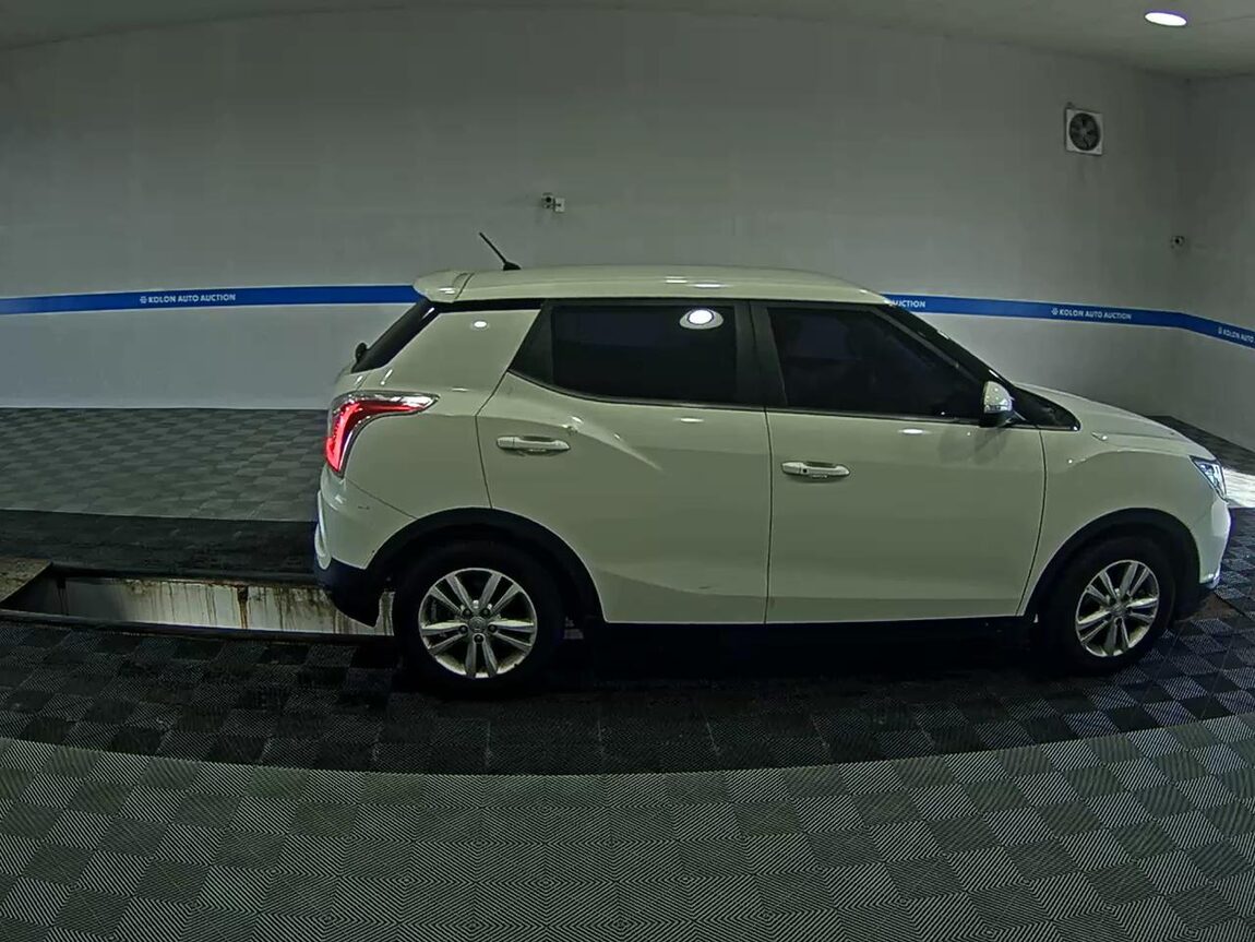 KG MOBILITY (SSANGYONG) TIVOLI GASOLINE 2WD VX 2015 - zdjęcie 4