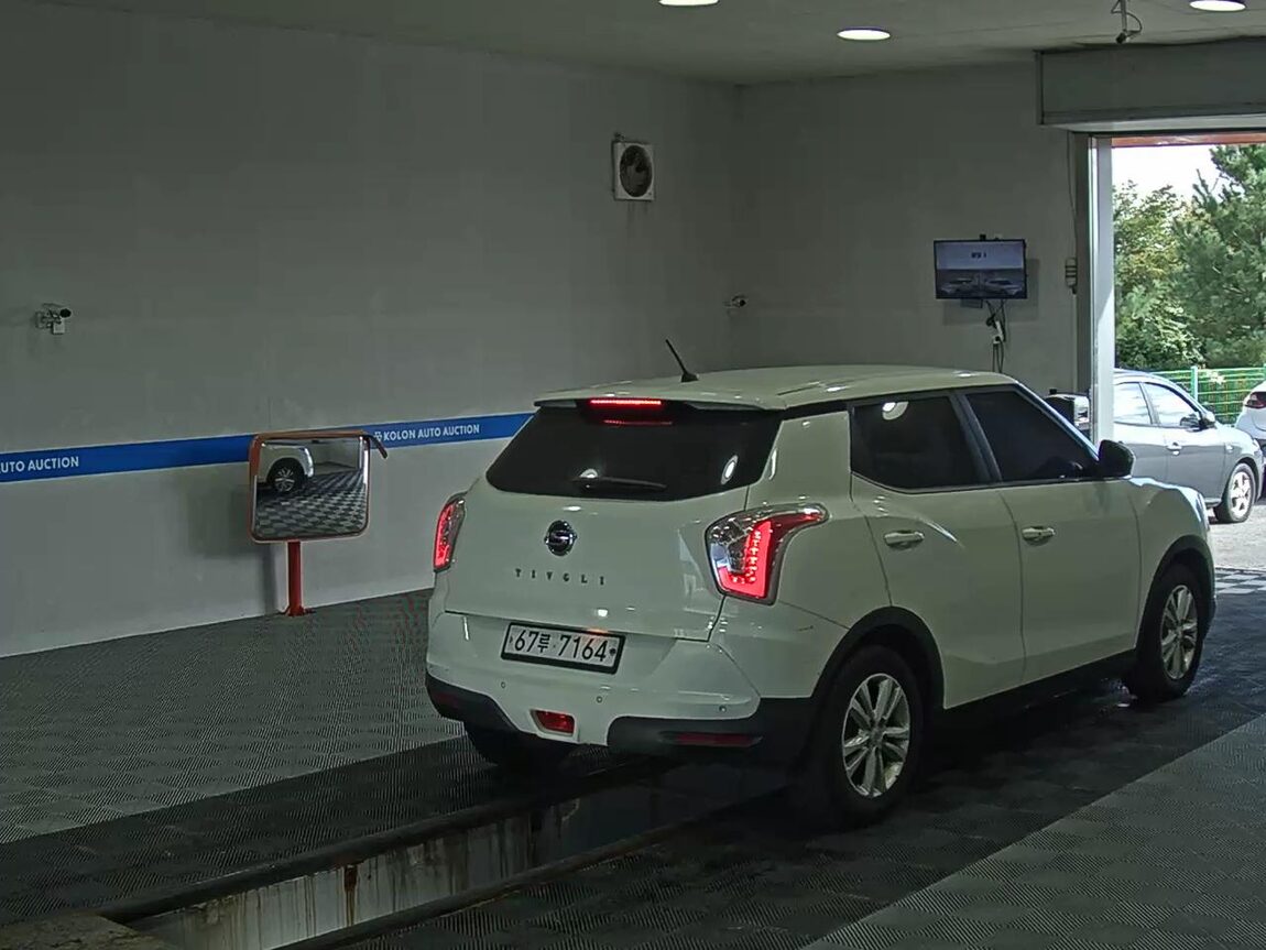 KG MOBILITY (SSANGYONG) TIVOLI GASOLINE 2WD VX 2015 - zdjęcie 5
