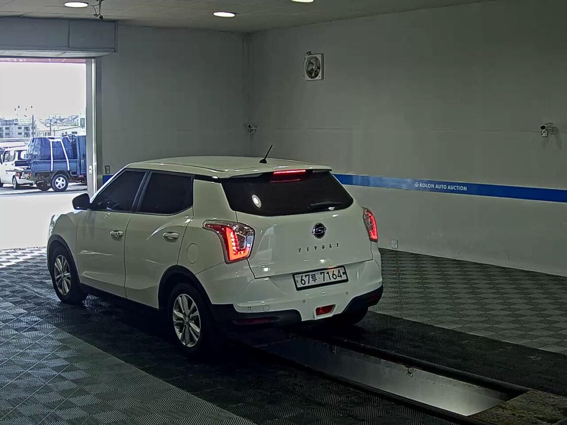 KG MOBILITY (SSANGYONG) TIVOLI GASOLINE 2WD VX 2015 - zdjęcie 6