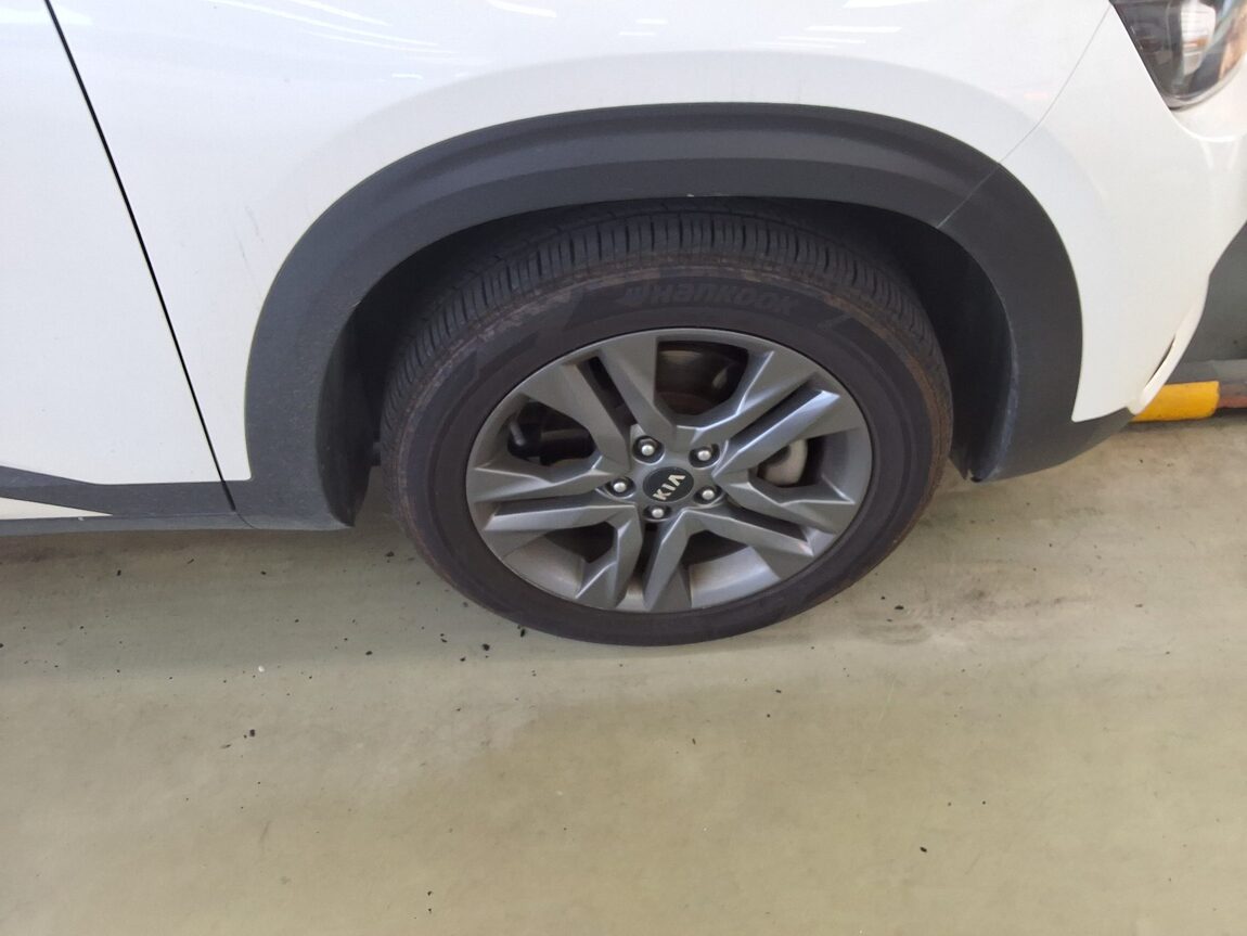 KIA SELTOS 1.6 GASOLINE 2WD PRESTIGE 2020 - zdjęcie 24