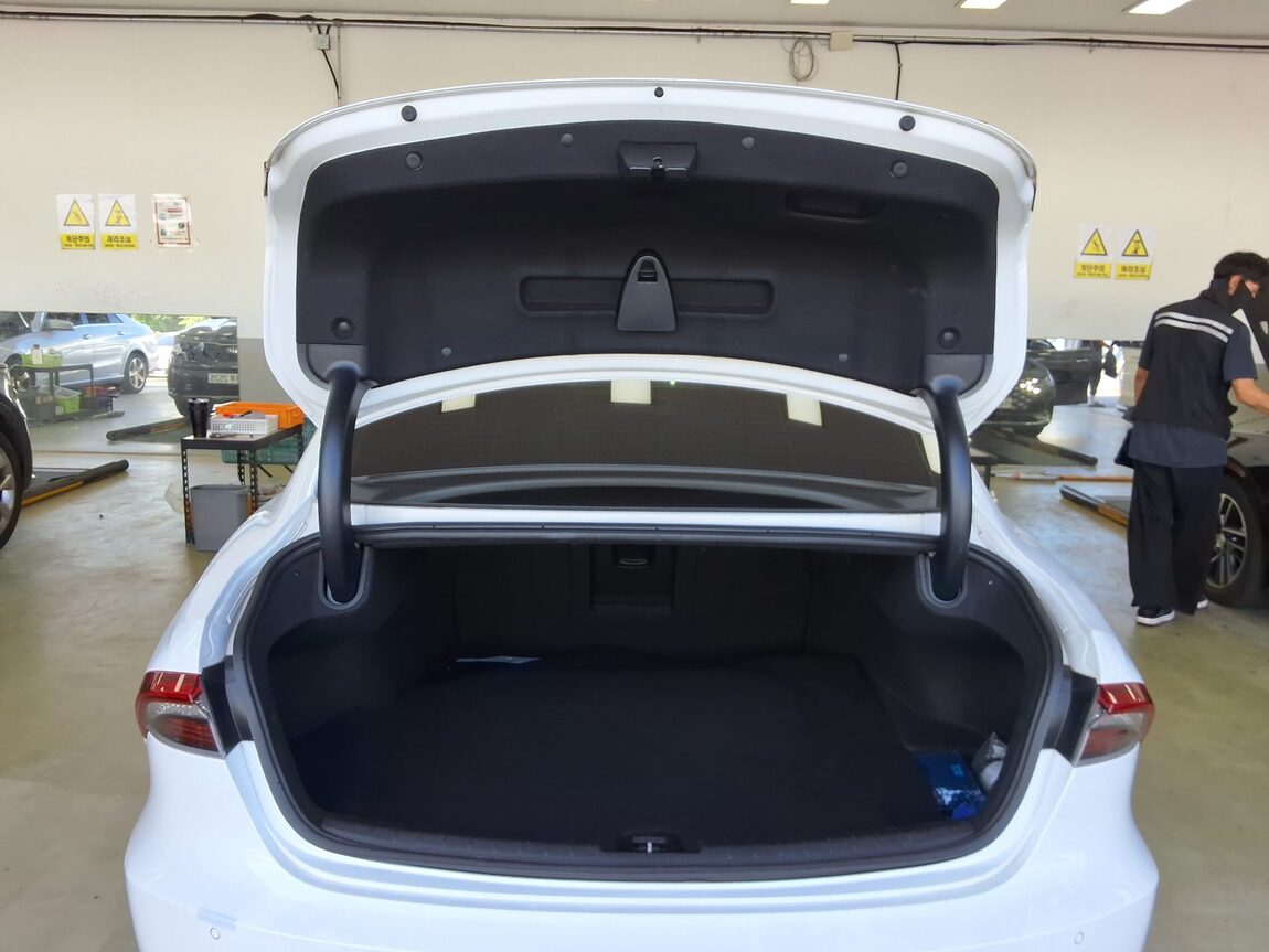 HYUNDAI THE NEW GRANDEUR IG LPi 3.0 BUSINESS PREMIUM MODEL TYPE 2022 - zdjęcie 15