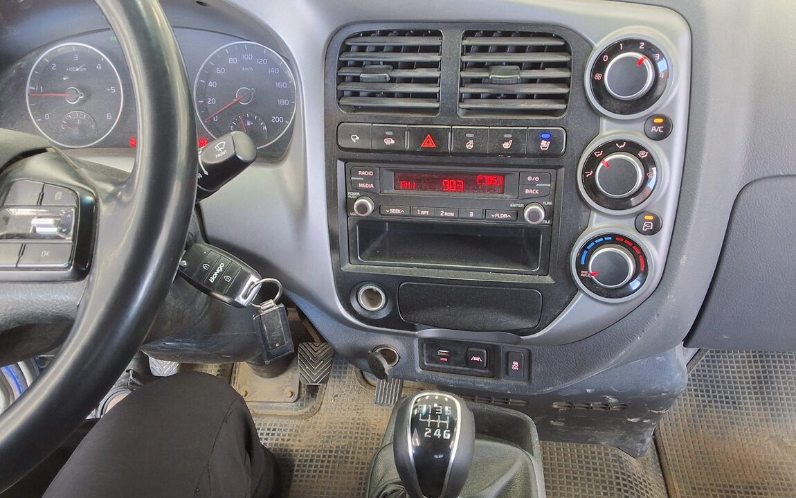 KIA THE NEW BONGO III CARGO 1.2 TON STANDARD CAB EXTRA LONG WHEELBASE GL 2022 - zdjęcie 16