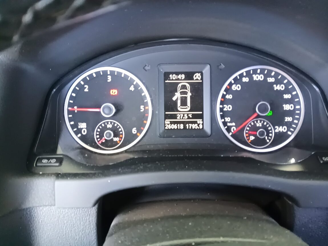 VOLKSWAGEN TIGUAN 2.0 TDI BLUEMOTION 2015 - zdjęcie 9