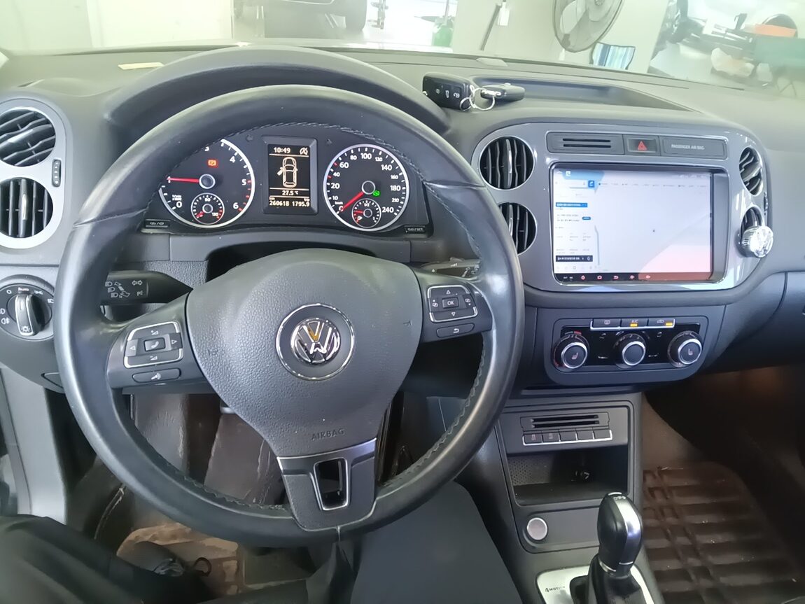 VOLKSWAGEN TIGUAN 2.0 TDI BLUEMOTION 2015 - zdjęcie 17