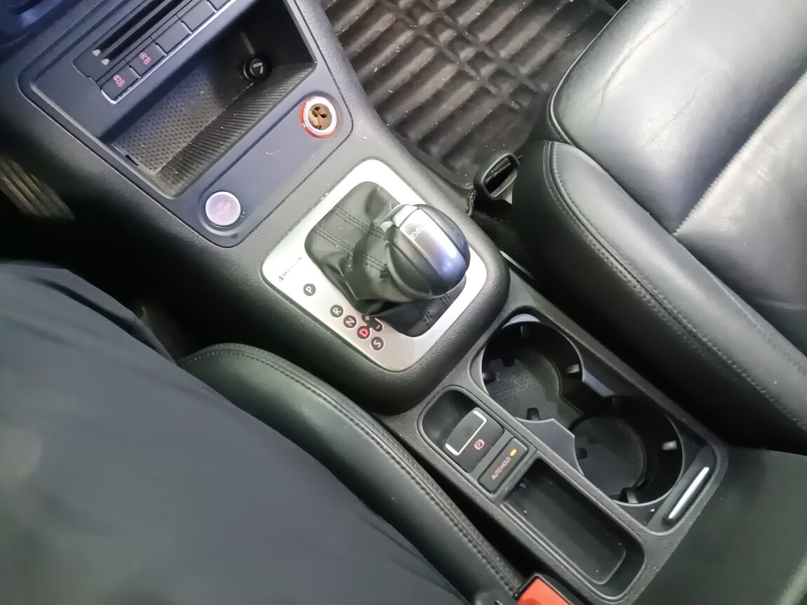 VOLKSWAGEN TIGUAN 2.0 TDI BLUEMOTION 2015 - zdjęcie 18