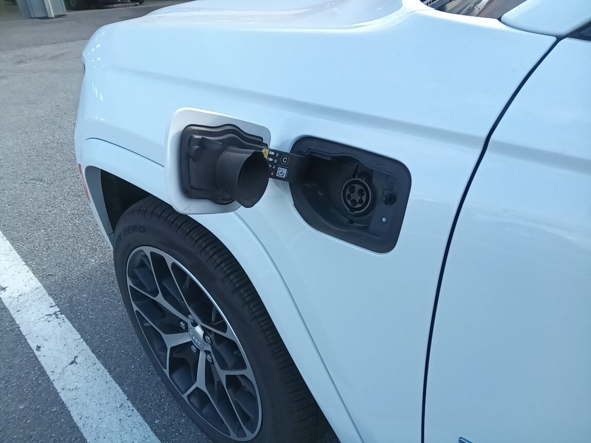 JEEP GRAND CHEROKEE (WL) 2.0 4xe SUMMIT RESERVE 2023 - zdjęcie 31