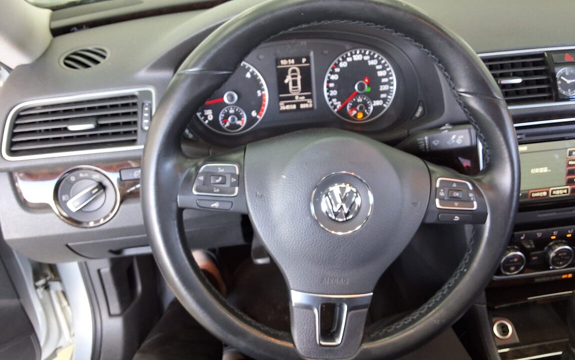 VOLKSWAGEN THE NEW PASSAT (7TH GEN) 2.0 TDI 2014 - zdjęcie 17