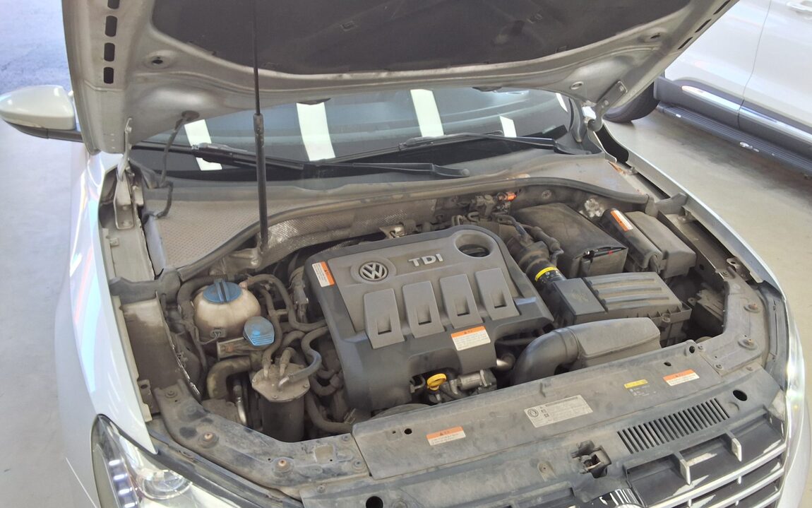 VOLKSWAGEN THE NEW PASSAT (7TH GEN) 2.0 TDI 2014 - zdjęcie 23