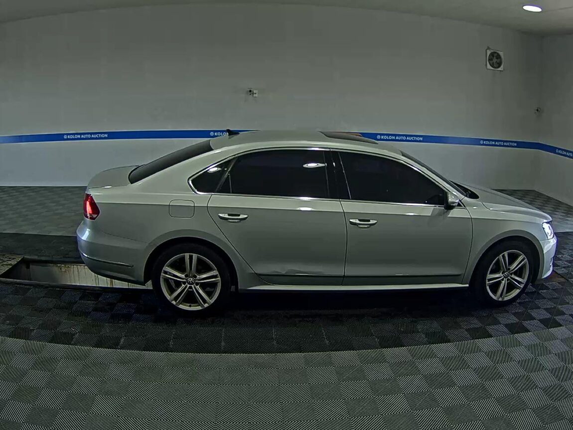 VOLKSWAGEN THE NEW PASSAT (7TH GEN) 2.0 TDI 2014 - zdjęcie 4