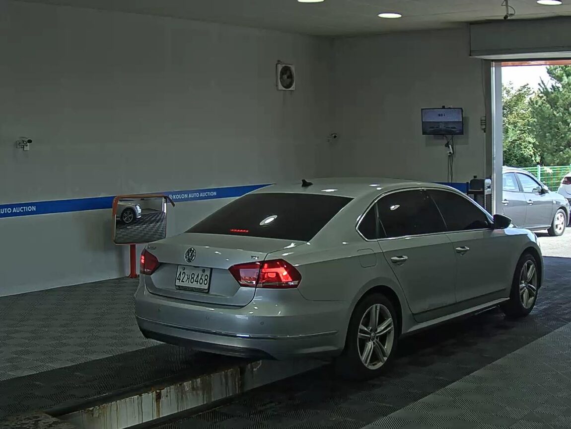 VOLKSWAGEN THE NEW PASSAT (7TH GEN) 2.0 TDI 2014 - zdjęcie 5