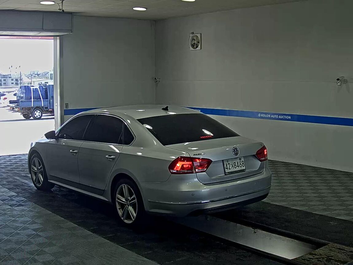 VOLKSWAGEN THE NEW PASSAT (7TH GEN) 2.0 TDI 2014 - zdjęcie 6