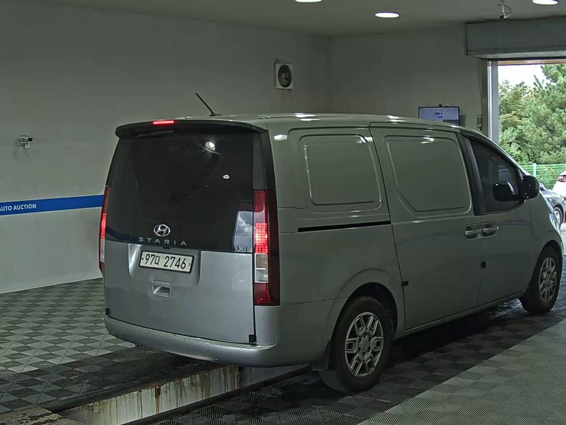 HYUNDAI STARIA 2.2 DIESEL CARGO 3-SEATER MODERN 2022 - zdjęcie 5