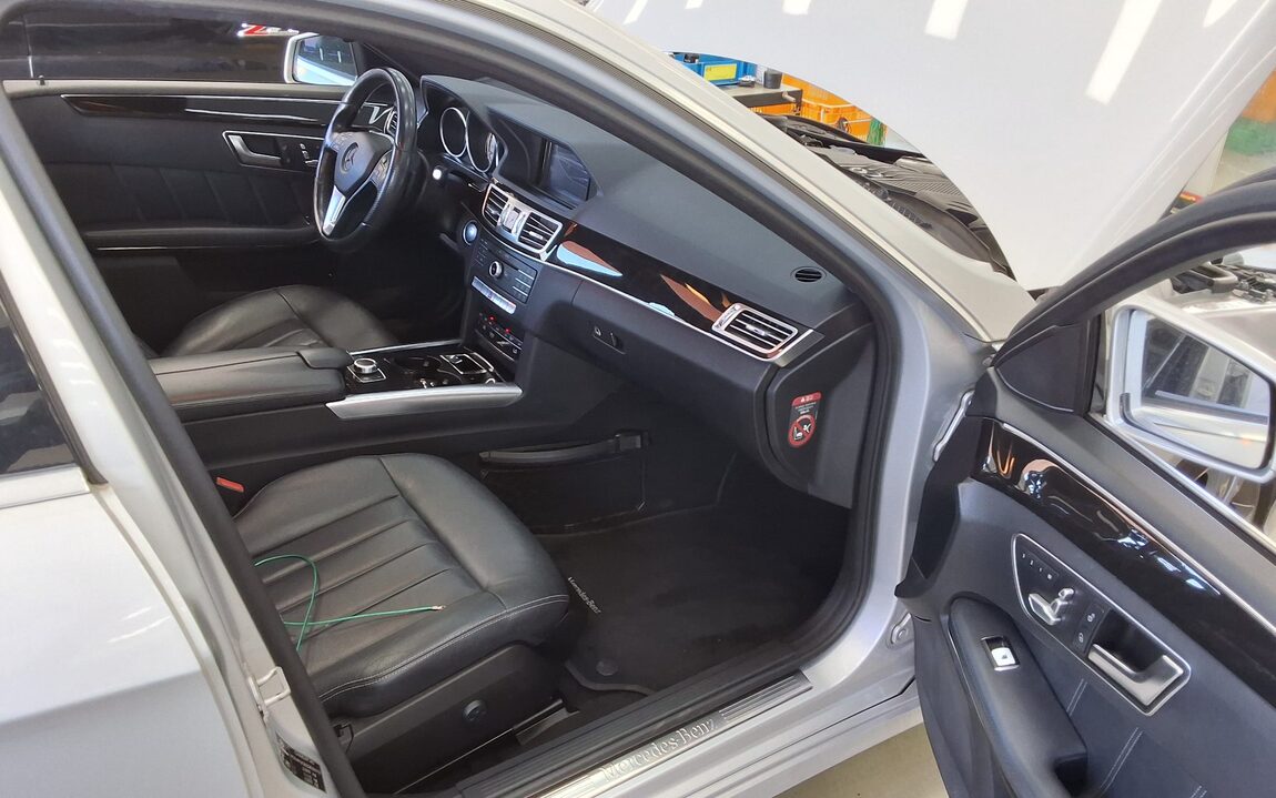 MERCEDES-BENZ E-CLASS (4TH GEN) E220 CDI AVANTGARDE 2016 - zdjęcie 14