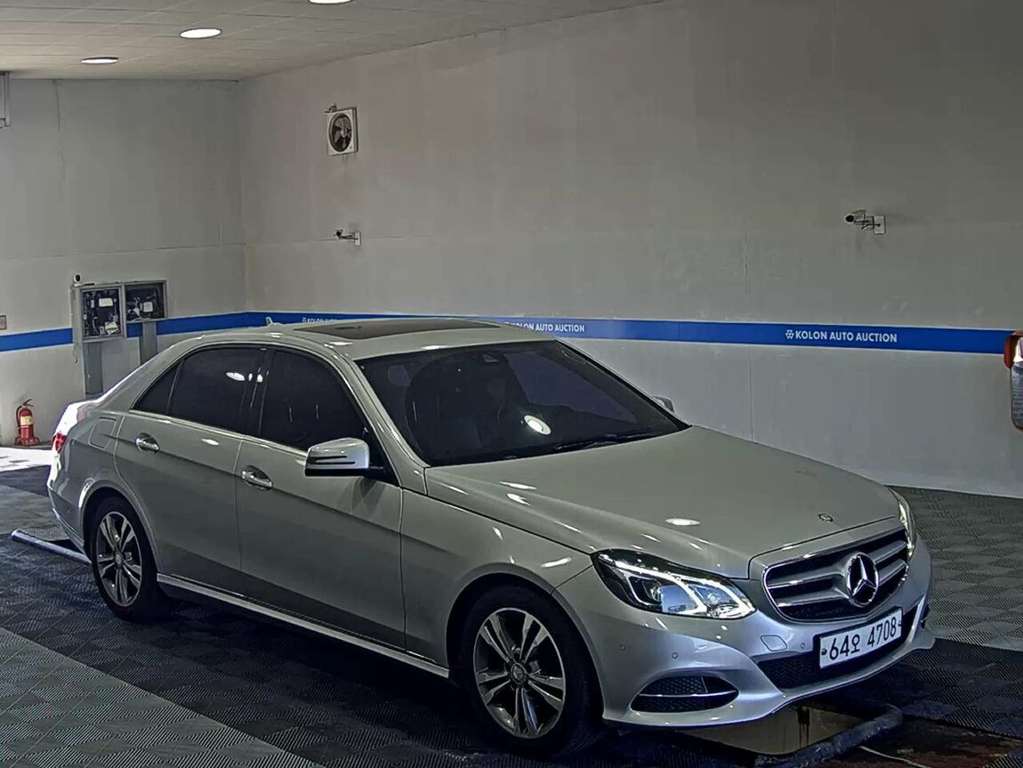 MERCEDES-BENZ E-CLASS (4TH GEN) E220 CDI AVANTGARDE 2016 - zdjęcie 3