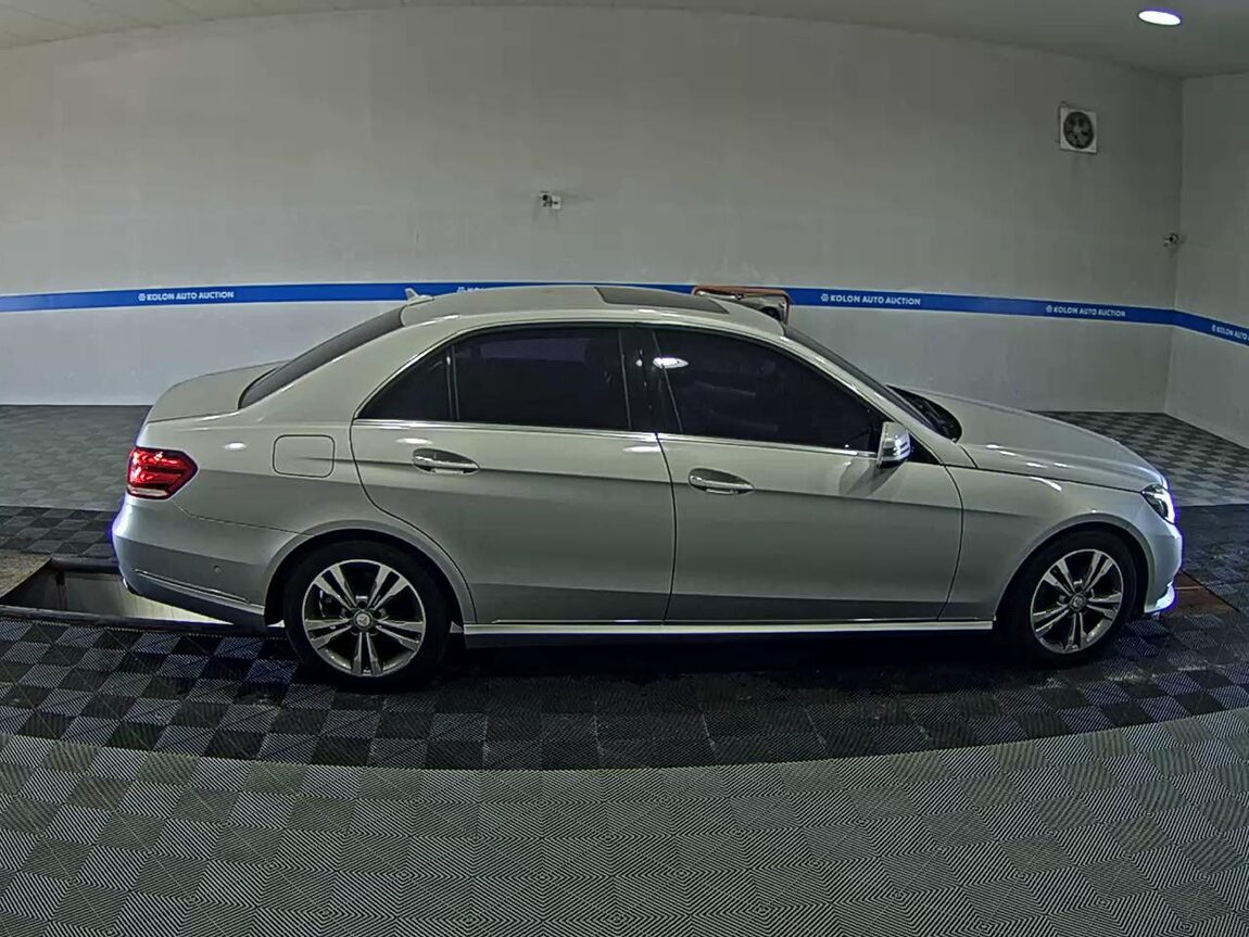 MERCEDES-BENZ E-CLASS (4TH GEN) E220 CDI AVANTGARDE 2016 - zdjęcie 4
