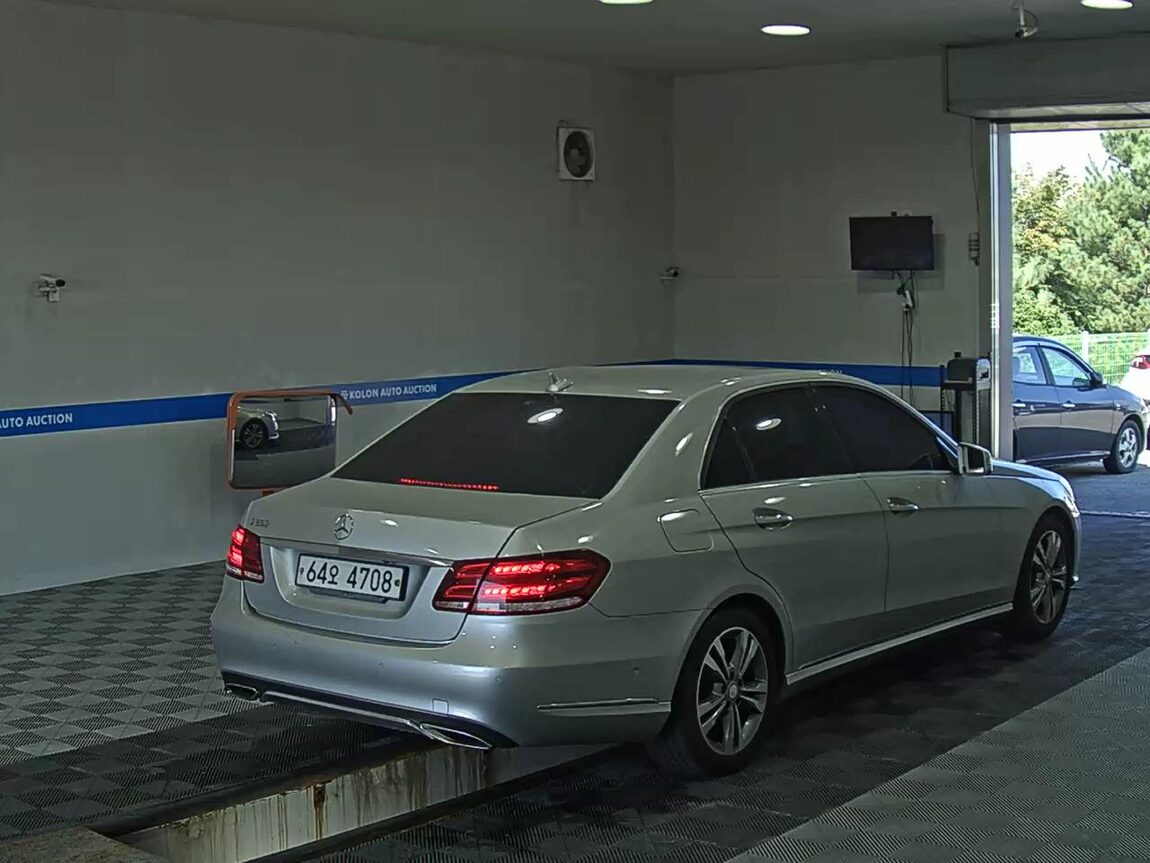 MERCEDES-BENZ E-CLASS (4TH GEN) E220 CDI AVANTGARDE 2016 - zdjęcie 5