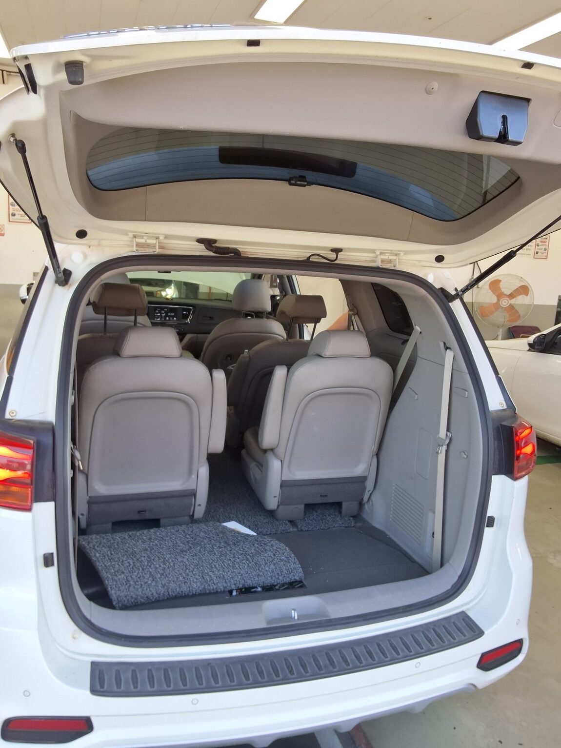 KIA THE NEW CARNIVAL 9-SEATER DIESEL PRESTIGE 2019 - zdjęcie 15