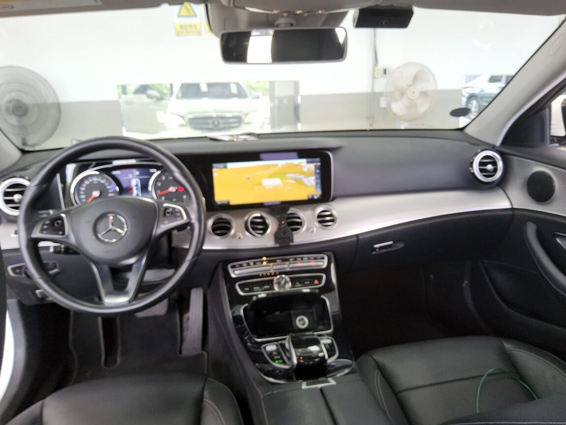 MERCEDES-BENZ E-CLASS (5TH GEN) E200 AVANTGARDE 2017 - zdjęcie 11