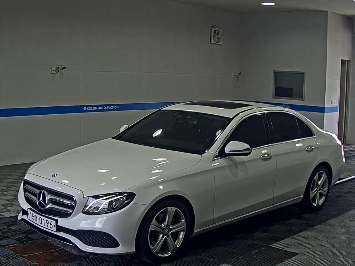 MERCEDES-BENZ E-CLASS (5TH GEN) E200 AVANTGARDE 2017 - zdjęcie 2