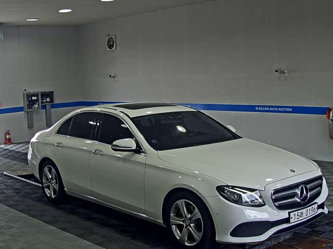 MERCEDES-BENZ E-CLASS (5TH GEN) E200 AVANTGARDE 2017 - zdjęcie 3