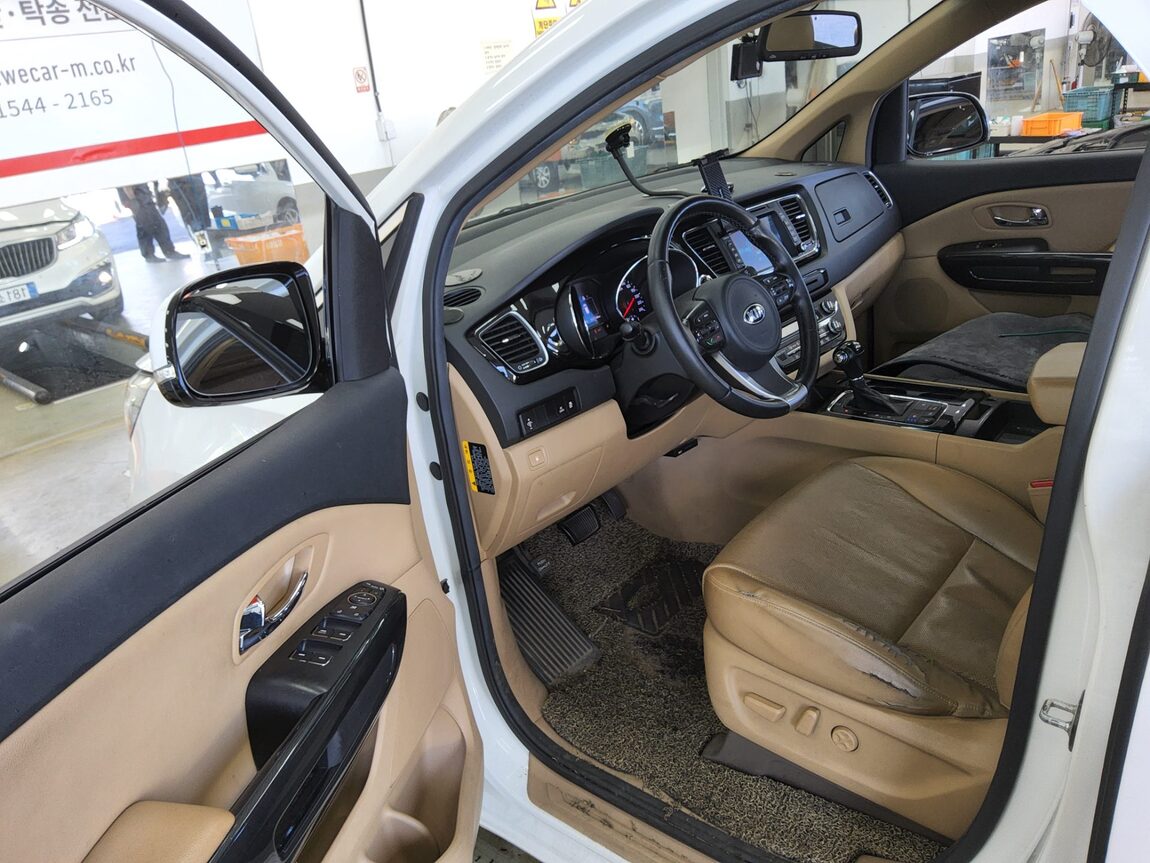 KIA ALL NEW CARNIVAL 9-SEATER DIESEL PRESTIGE 2016 - zdjęcie 10